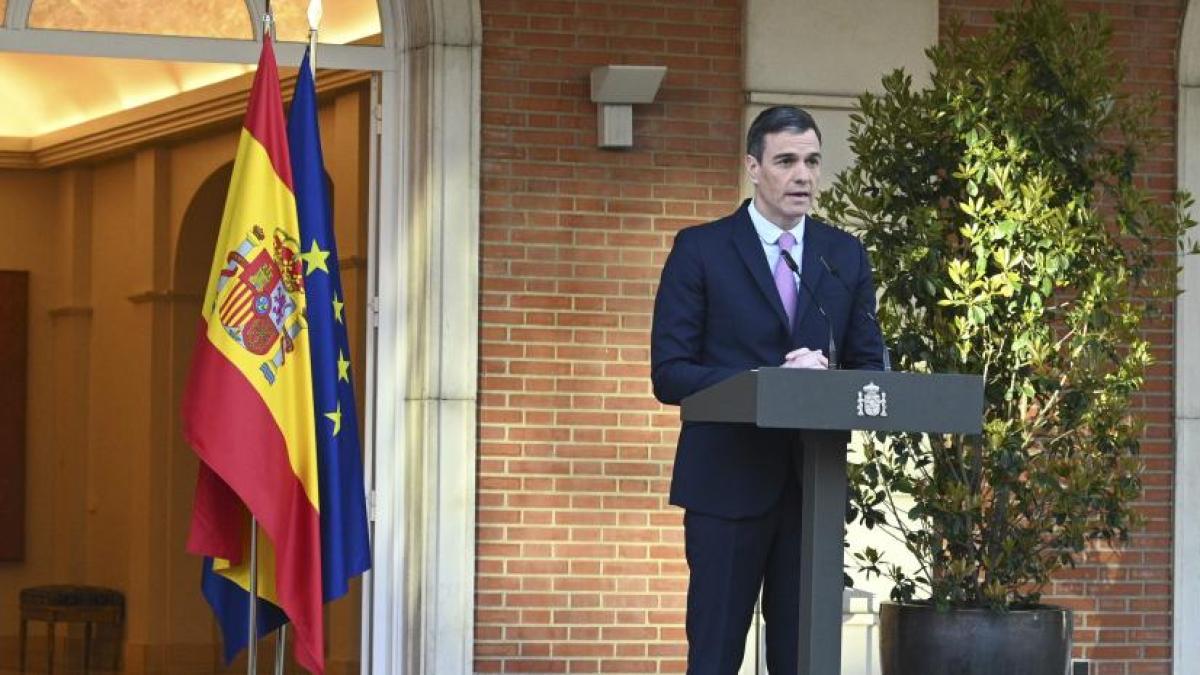 El gobierno y el PSOE se sienten aliviados tras la decisión de Sánchez de permanecer en el cargo.