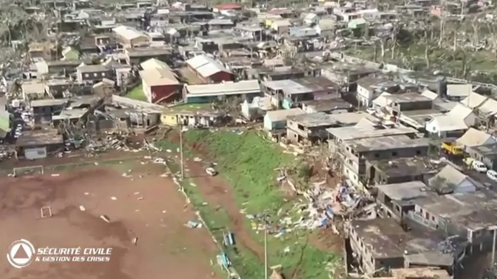 Francia teme "cientos de muertos" tras el impacto del ciclón Chido en las islas de Mayotte